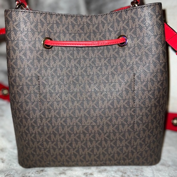 Michael Kors Signature Suri Large Bucket Bag in Flame W/ MK  Grommet Strap - Picture 4 of 10